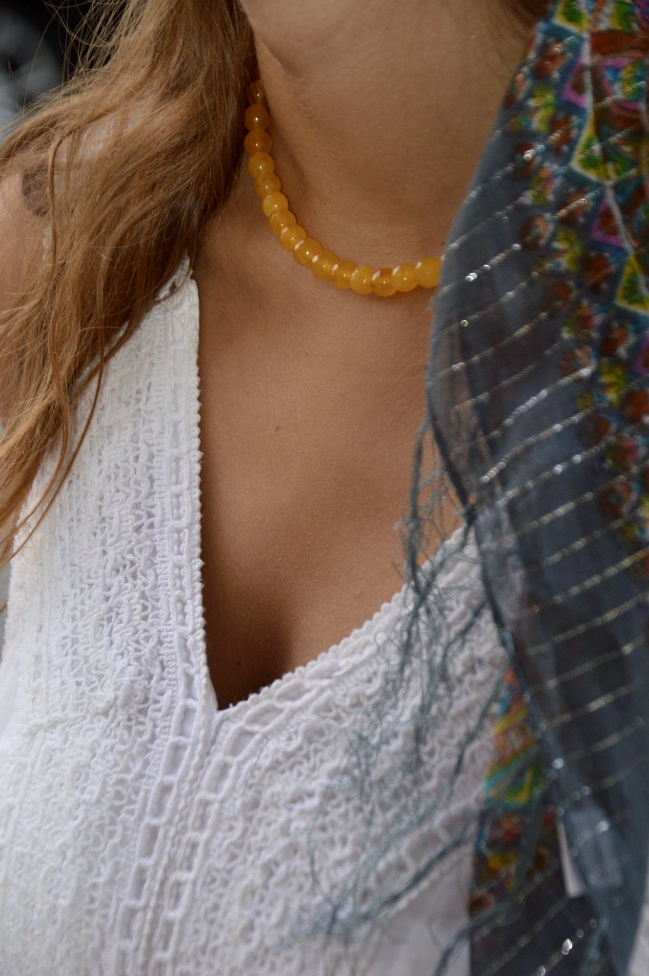 colar amarelo